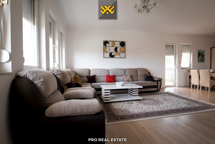 Casa de 240m² + 30m² à venda em hajvali.