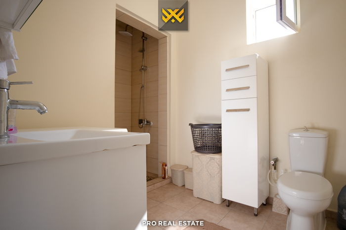 Casa de 240m² + 30m² à venda em hajvali. (7)