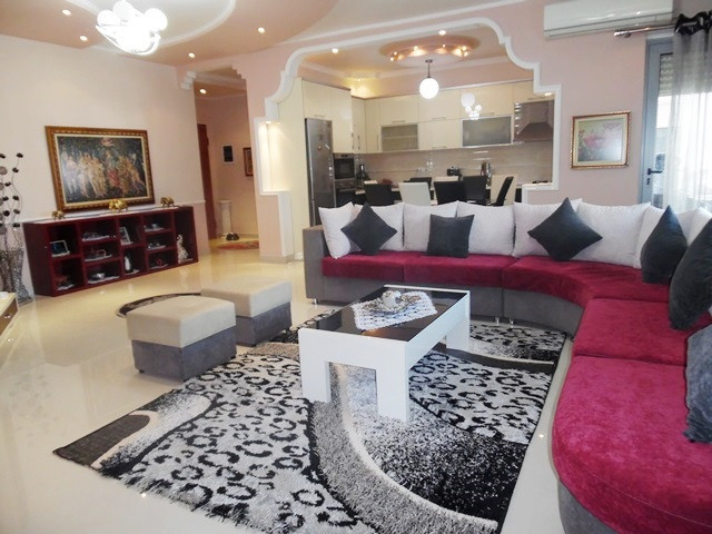Apartament me tre dhoma gjumi për shitje pranë liqenit artificial në Tiranë, shqipëri (trs-619-47t)
