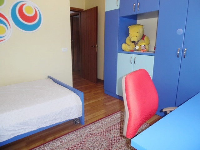 Apartament me tre dhoma gjumi për shitje pranë liqenit artificial në Tiranë, shqipëri (trs-619-47t) (6)