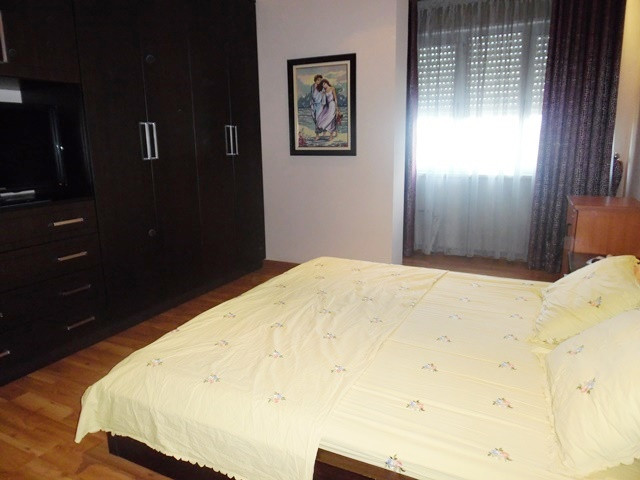 Apartament me tre dhoma gjumi për shitje pranë liqenit artificial në Tiranë, shqipëri (trs-619-47t) (8)