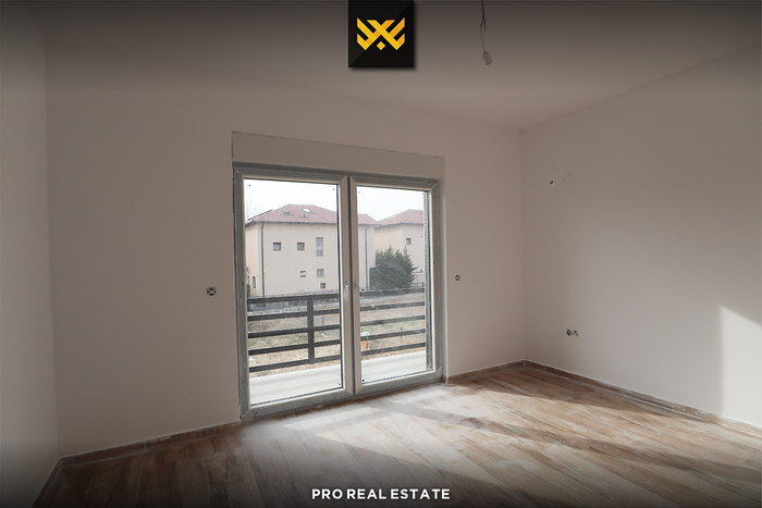 Maison de 245m² à vendre à Çagllavicë. (4)