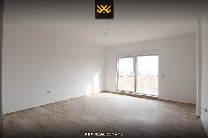 Maison de 245m² à vendre à Çagllavicë. (5)