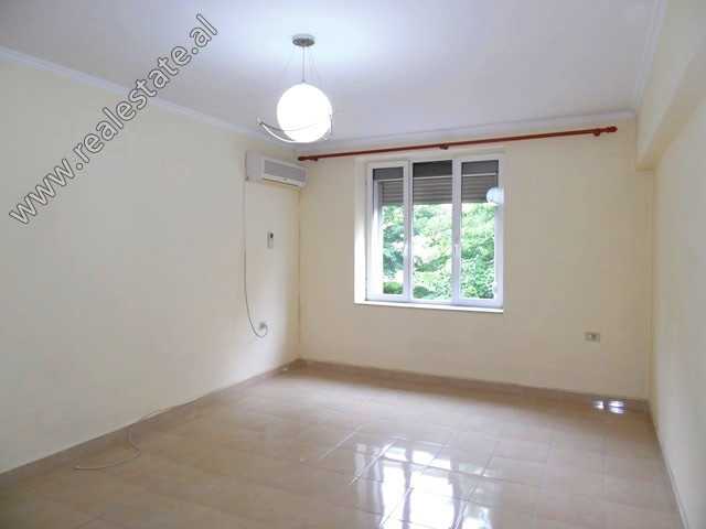 Spazio ufficio in affitto in via Durrës a Tirana, albania (trr-519-33l) (2)