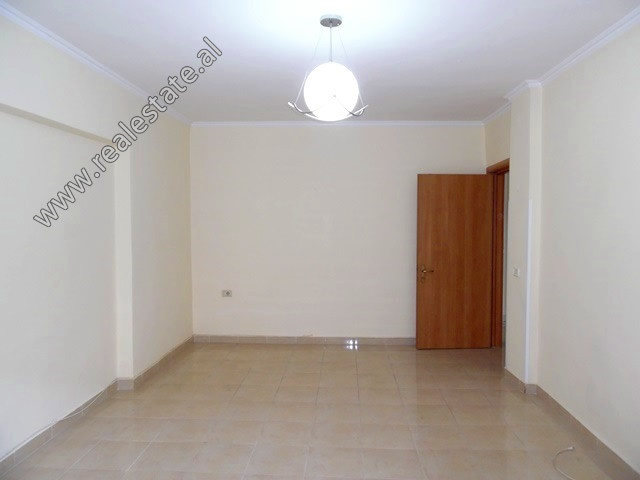 Spazio ufficio in affitto in via Durrës a Tirana, albania (trr-519-33l) (3)