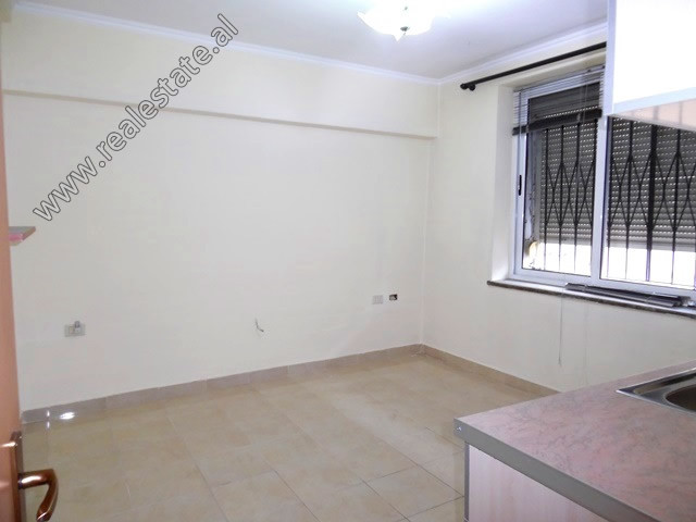 Spazio ufficio in affitto in via Durrës a Tirana, albania (trr-519-33l) (4)