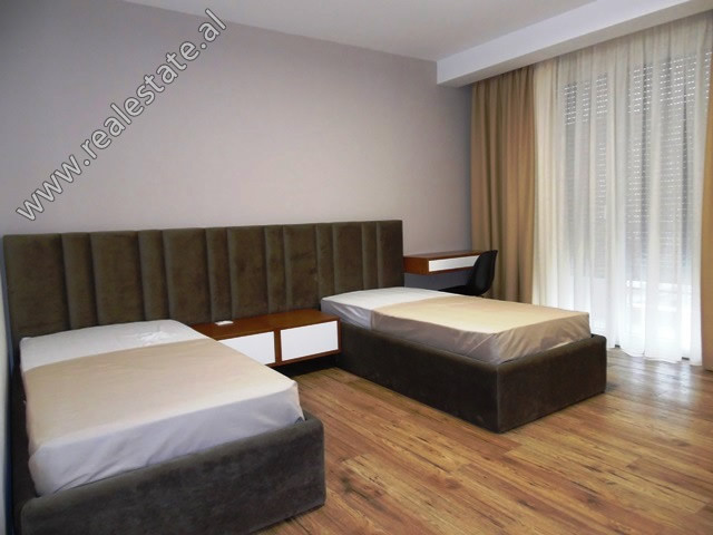 Apartament luksoz me dy dhoma gjumi për qira pranë liqenit artificial në Tiranë, shqipëri (trr-419-17l)