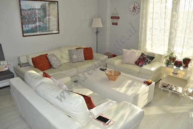 Modern tre dhoma gjumi apartament për qira në rrugën jordan misja, në Tiranë, shqipëri