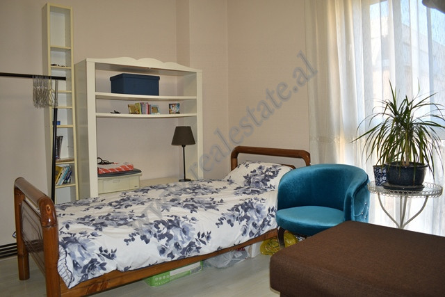 Modern tre dhoma gjumi apartament për qira në rrugën jordan misja, në Tiranë, shqipëri