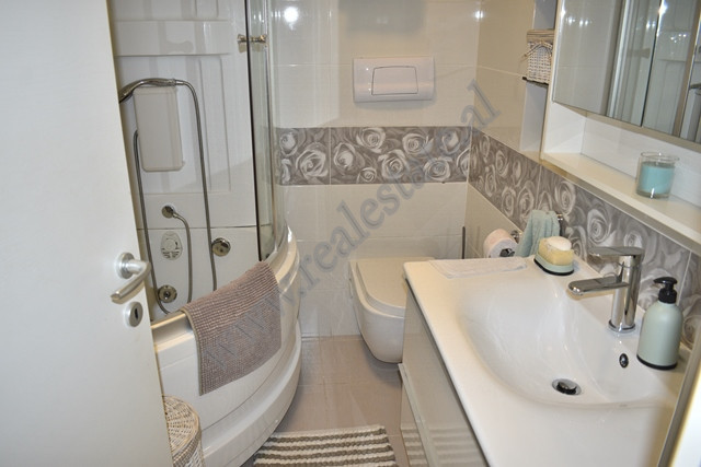 Modern tre dhoma gjumi apartament për qira në rrugën jordan misja, në Tiranë, shqipëri