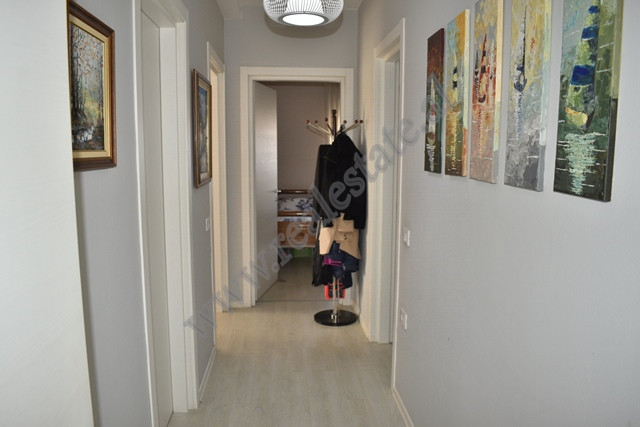 Modern tre dhoma gjumi apartament për qira në rrugën jordan misja, në Tiranë, shqipëri