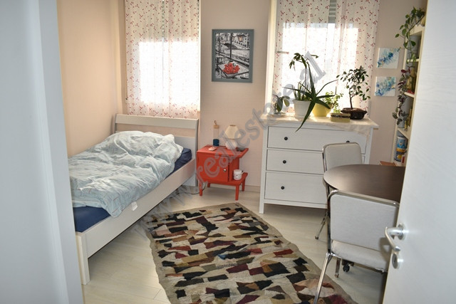 Modern tre dhoma gjumi apartament për qira në rrugën jordan misja, në Tiranë, shqipëri