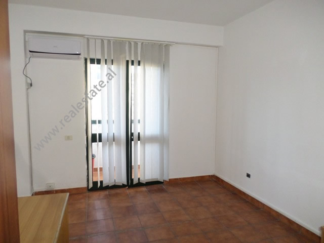 Büro zur miete in der nähe des Blloku-gebiets, Tirana, albanien (4)