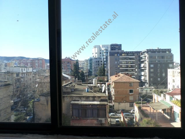Zyrë për qira pranë zonës Blloku, në Tiranë, shqipëri