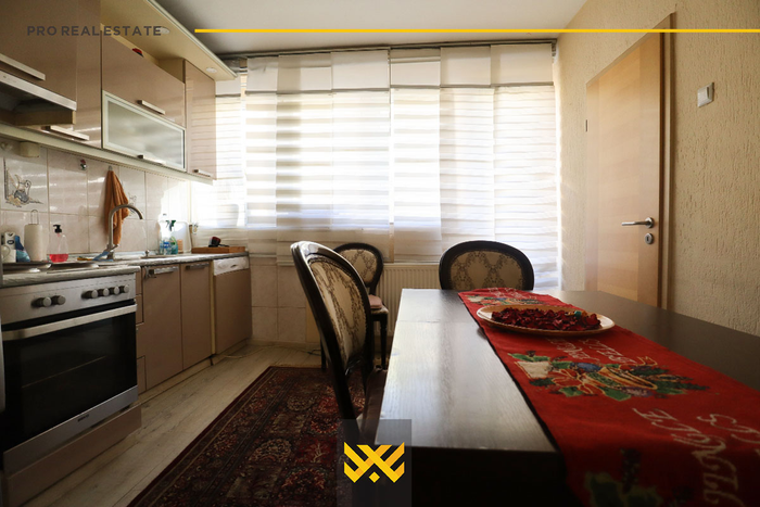 Banesë-zyre 80m² me #qira në qendër.