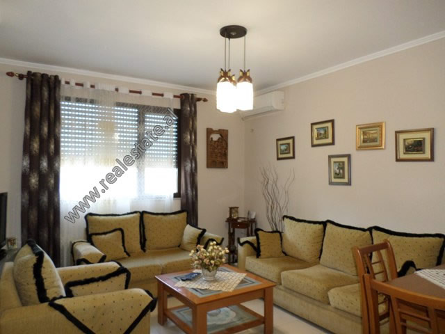 Apartament me dy dhoma gjumi për shitje në rrugën elbasani në Tiranë, shqipëri (trs-918-37e) (2)