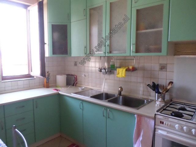 Apartament me dy dhoma gjumi për qira në bulevardin zogu i në Tiranë, shqipëri (8)