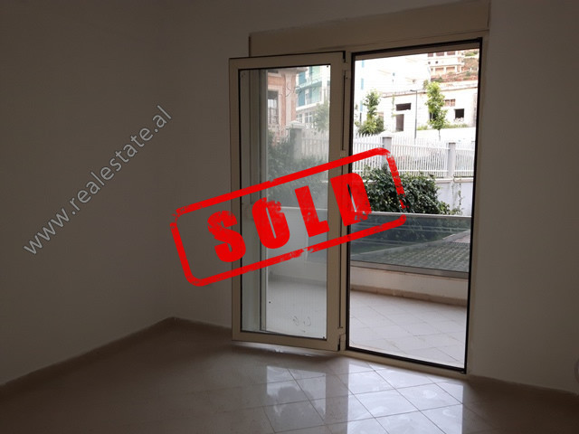 Apartamento de tres habitaciones en venta en la zona uji i ftohte en Vlora (vls-818-1e)