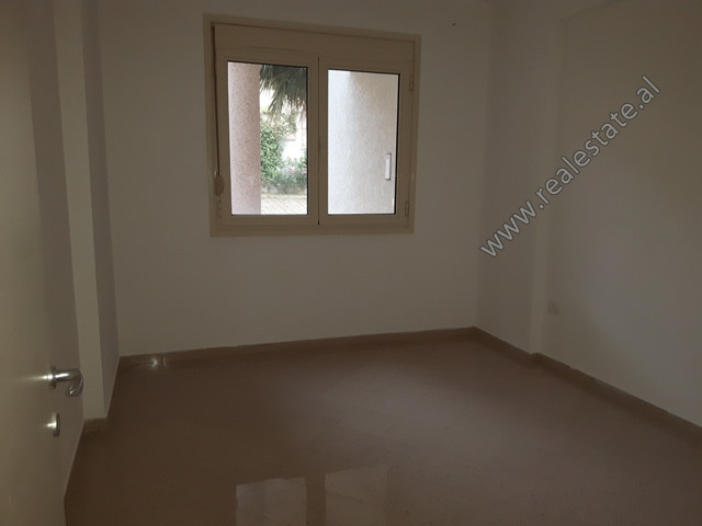 Apartamento de tres habitaciones en venta en la zona uji i ftohte en Vlora (vls-818-1e) (3)