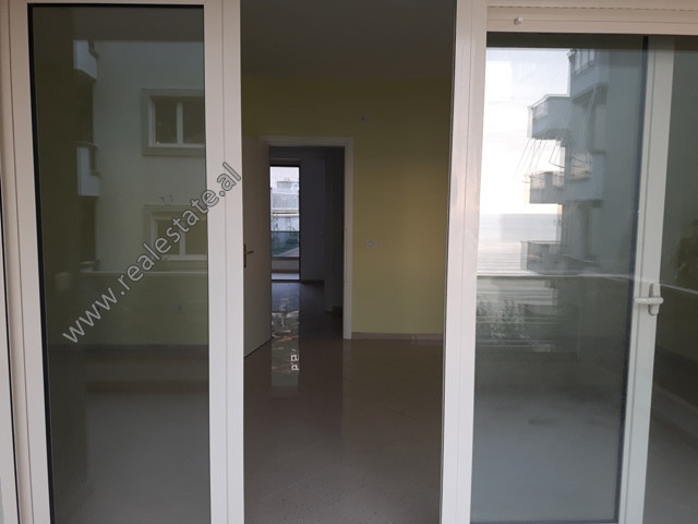 Apartamento de tres habitaciones en venta en la zona uji i ftohte en Vlora (vls-818-1e) (5)