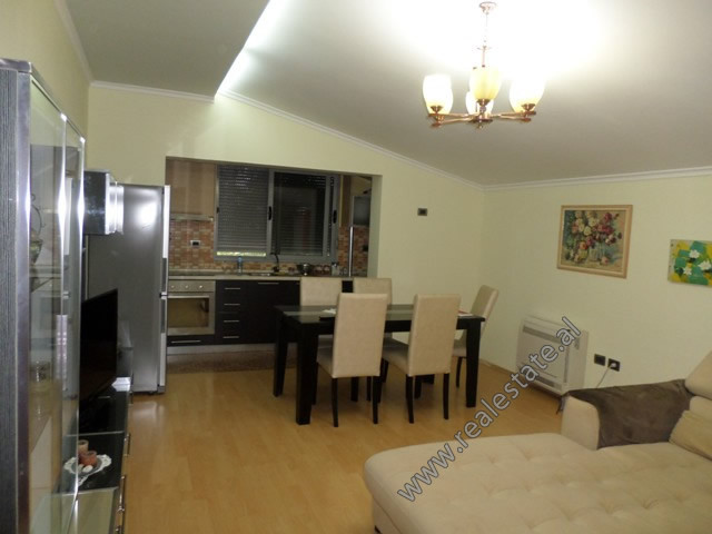 Zwei-zimmer-wohnung zum verkauf in der nähe der muhamet gjollesha-straße in Tirana, albanien (trs-718-52e) (2)