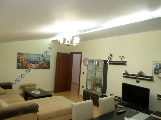 Zwei-zimmer-wohnung zum verkauf in der nähe der muhamet gjollesha-straße in Tirana, albanien (trs-718-52e) (4)