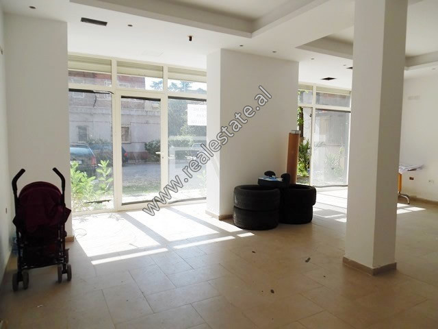 Geschäft zu vermieten in frederik shiroka straße in Tirana, albanien (trr-418-58l) (2)