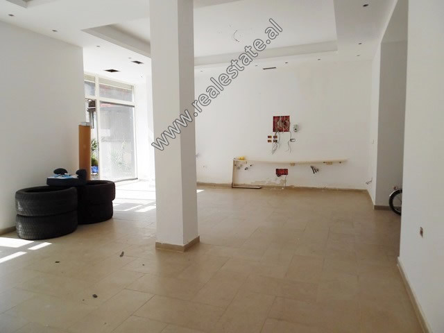 Geschäft zu vermieten in frederik shiroka straße in Tirana, albanien (trr-418-58l) (3)