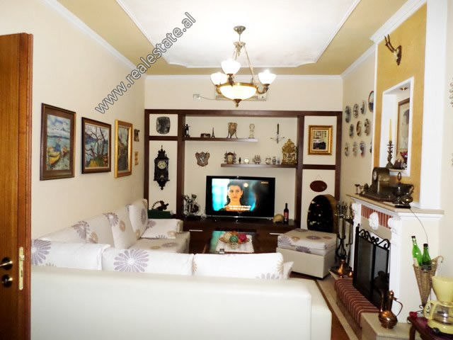 Apartament me tre dhoma gjumi për shitje në rrugën mine peza në Tiranë, shqipëri (trs-218-59l) (2)
