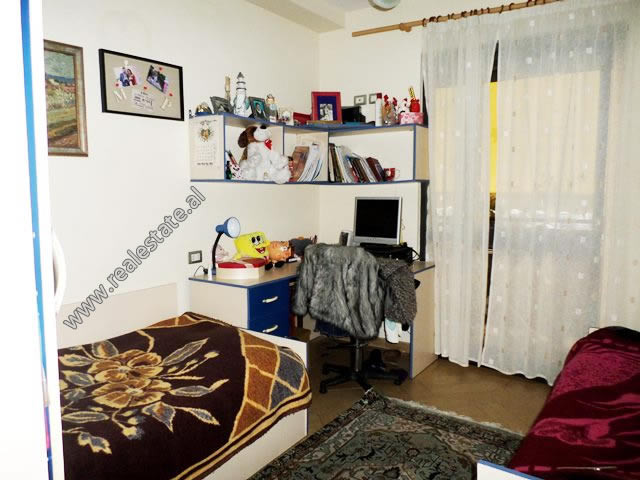 Apartament me tre dhoma gjumi për shitje në rrugën mine peza në Tiranë, shqipëri (trs-218-59l) (7)