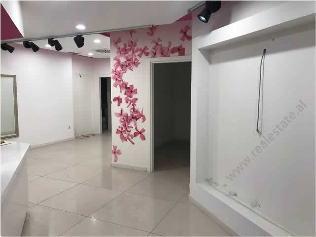 Espace commercial à vendre dans les twin towers de Tirana, albanie (trs-218-41r) (3)