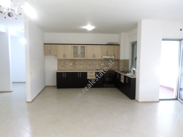 Ufficio in affitto in via selite e vjeter a Tirana, albania (trr-1217-22r)