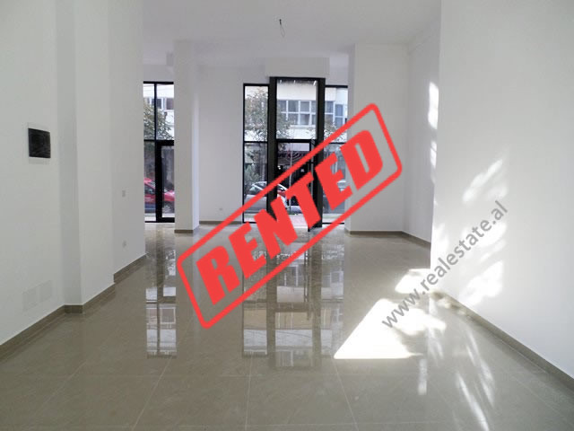 Dyqan për qira në rrugën marko bocari në Tiranë, shqipëri (trr-1117-41l)