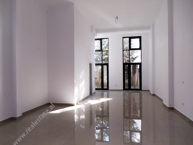 Dyqan për qira në rrugën marko bocari në Tiranë, shqipëri (trr-1117-41l)
