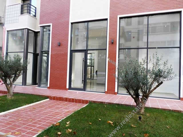 Dyqan për qira në rrugën marko bocari në Tiranë, shqipëri (trr-1117-41l)