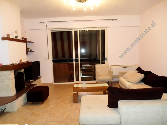Apartament me dy dhoma gjumi për qira në rrugën dibra në Tiranë, shqipëri (trr-1117-28l)