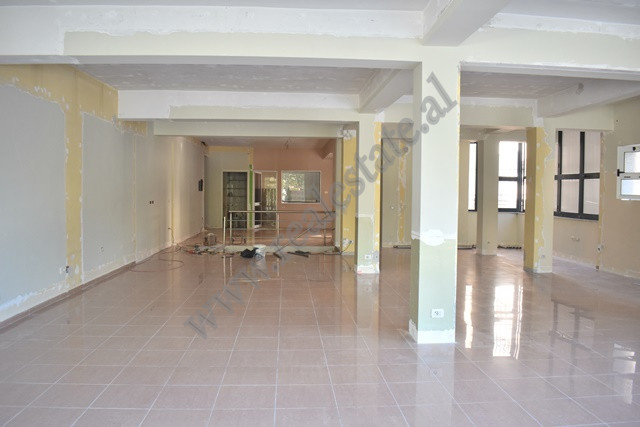 Negozio duplex in vendita in via dritan hoxha a Tirana, albania (trs-917-47l)