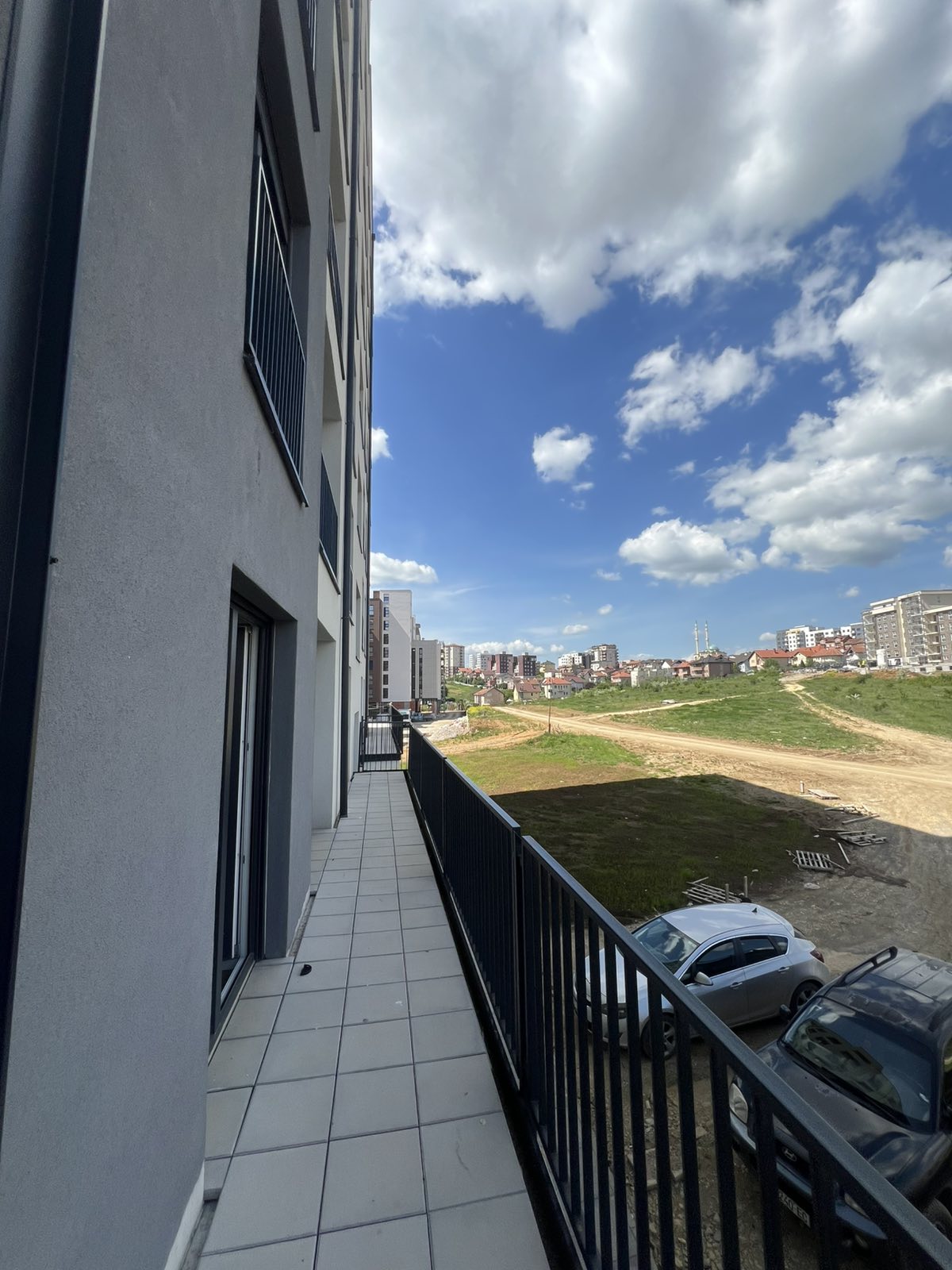 Banesë në shitje në lagjen Mati 1