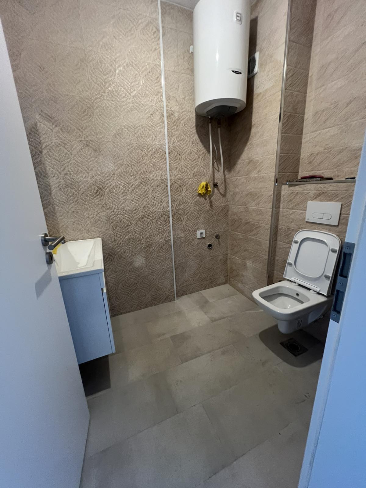 Banesë në shitje në lagjen Mati 1