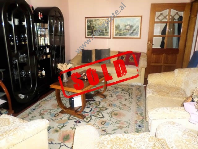 Apartamento de dos habitaciones en alquiler en la calle tefta tashko koco en Tirana, albania (trs-917-42d)