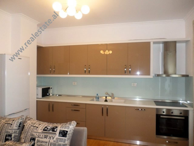 Apartament me dy dhoma gjumi për qira pranë rrugës kodra e diellit në Tiranë, shqipëri (trr-717-11k)