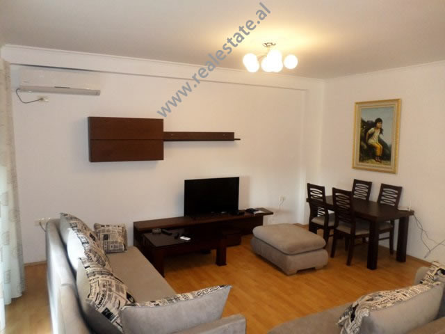 Apartament me dy dhoma gjumi për qira pranë rrugës kodra e diellit në Tiranë, shqipëri (trr-717-11k)
