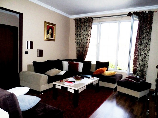 Vila me dy kate për shitje në zonën Sauk i vjetër në Tiranë, shqipëri (trs-617-68d)