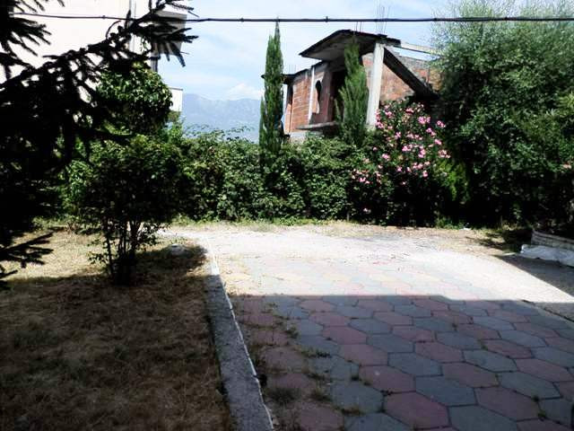 Vila me dy kate për shitje në zonën Sauk i vjetër në Tiranë, shqipëri (trs-617-68d)