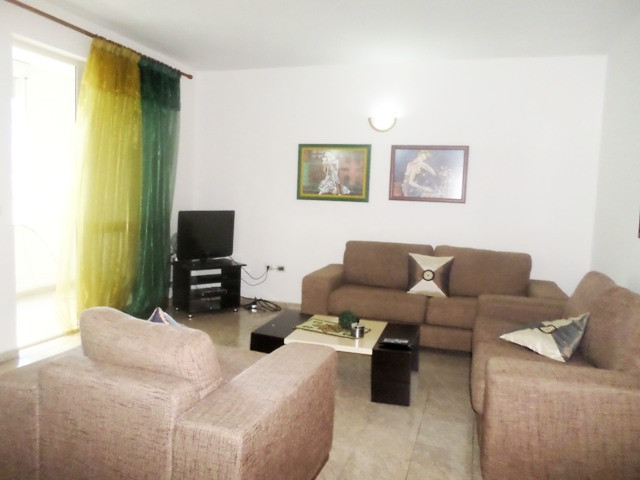 Apartamento de dos habitaciones en venta en el área de Blloku en Tirana, albania (trs-617-45d)