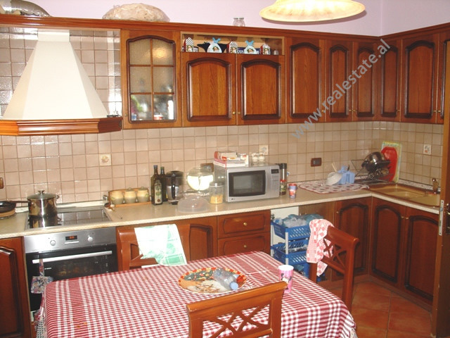 Appartamento con 3 camere da letto in affitto in via myslym shyri a Tirana, albania (trr-217-1d)