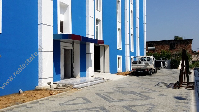 Edifício de 3 andares para alugar na área de shkozet em durres, albânia