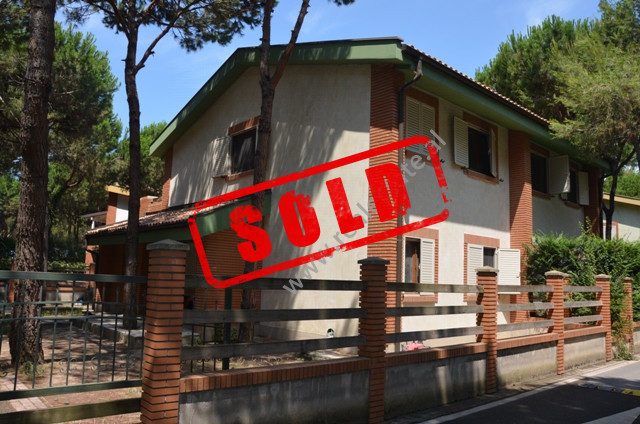 Villa su due piani in vendita vicino alla costa di golem a durres, albania (gls-716-1k)