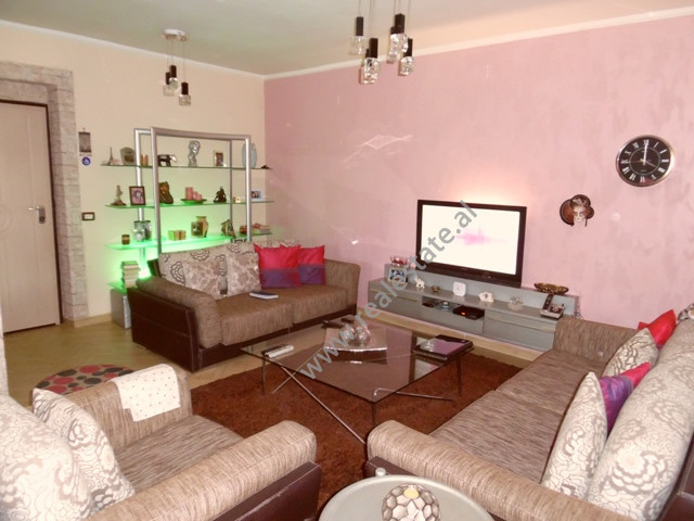 Apartamento de dos habitaciones en venta cerca de la calle Ali Demi en Tirana, albania