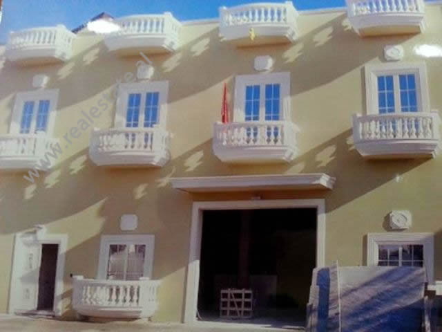Terreno e edificio di 2 piani in vendita vicino all'area di shijak a durazzo, albania (drs-216-2b) (2)